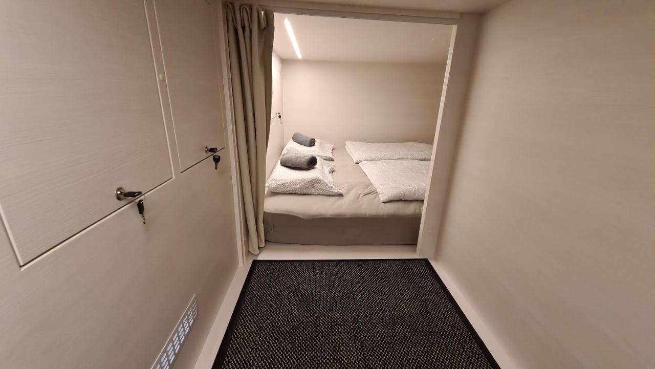 Cabin Hostel Любляна Екстер'єр фото