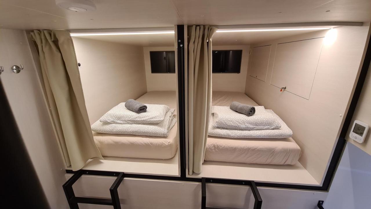 Cabin Hostel Любляна Екстер'єр фото