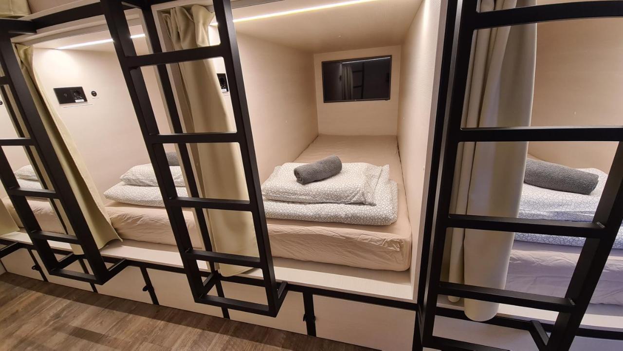 Cabin Hostel Любляна Екстер'єр фото