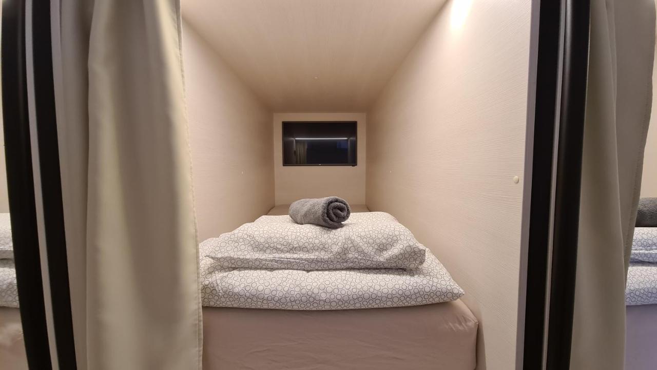Cabin Hostel Любляна Екстер'єр фото