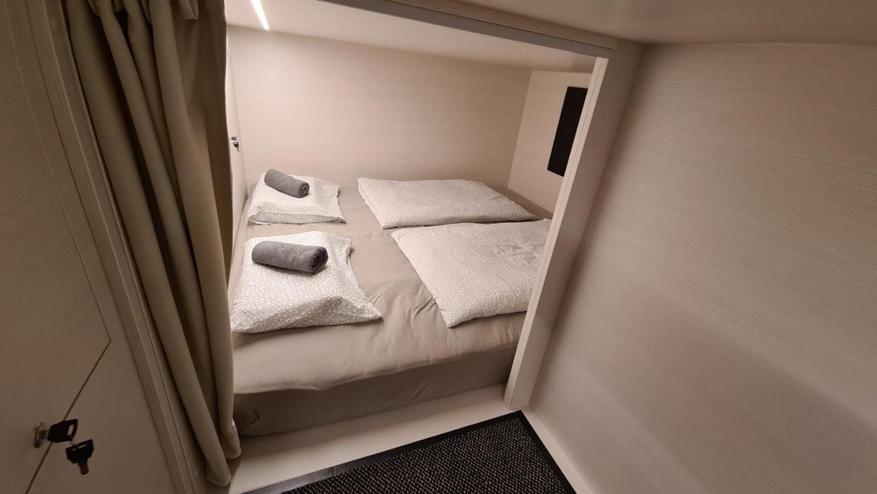 Cabin Hostel Любляна Екстер'єр фото