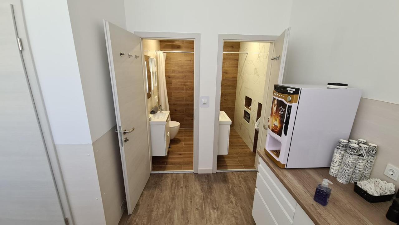 Cabin Hostel Любляна Екстер'єр фото