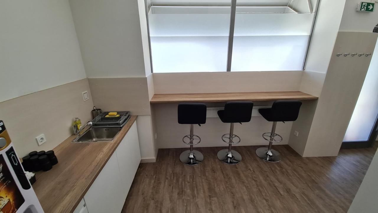 Cabin Hostel Любляна Екстер'єр фото